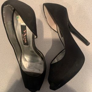 Nina Stilettos. Size 8. Black.